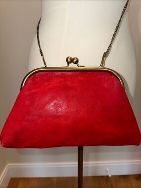 Carpe Diem London Vintage-Inspired Red Kiss-Lock Clutch with Chain Strap